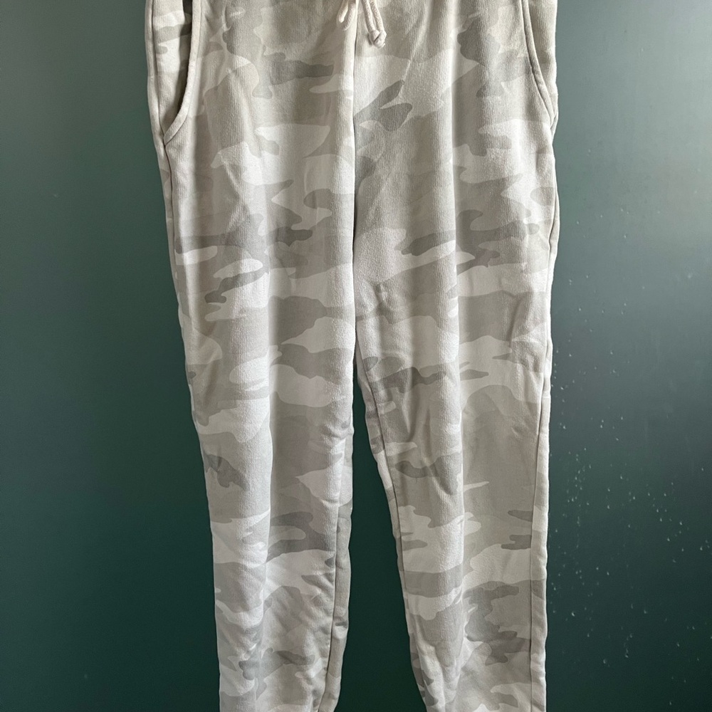 Aerie Women's Gray Camouflage Joggers